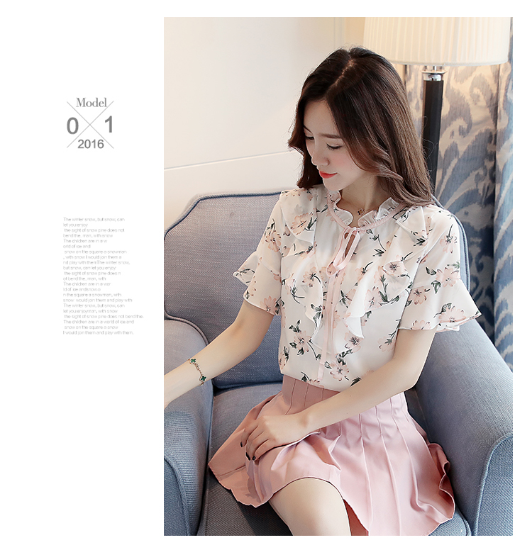 Blouse3788 เสื้อชีฟองสีครีมลายดอกไม้สีชมพู แต่งระบายที่คอ ช่วงอกและปลายแขน ผ้าชีฟองเกรดพรีเมียมเนื้อดีหนาสวย มีซับในอย่างดี งานสวยผ้านุ่มใส่สบาย แมทช์กับอะไรก็สวย