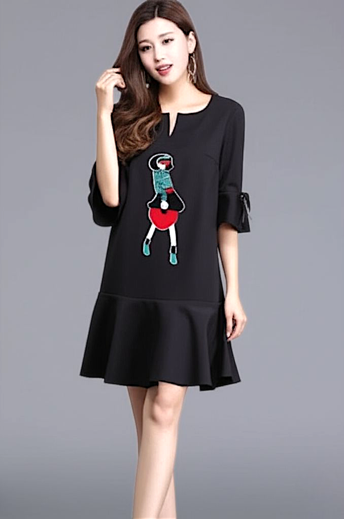 Dress4249 เดรสทรงปล่อยแขนระบายสีพื้นดำแต่งแพทช์เก๋ๆ ชายระบาย ผ้าเนื้อดีสวยมีน้ำหนักทิ้งตัว งานดีทรงดีดูสวยแพง