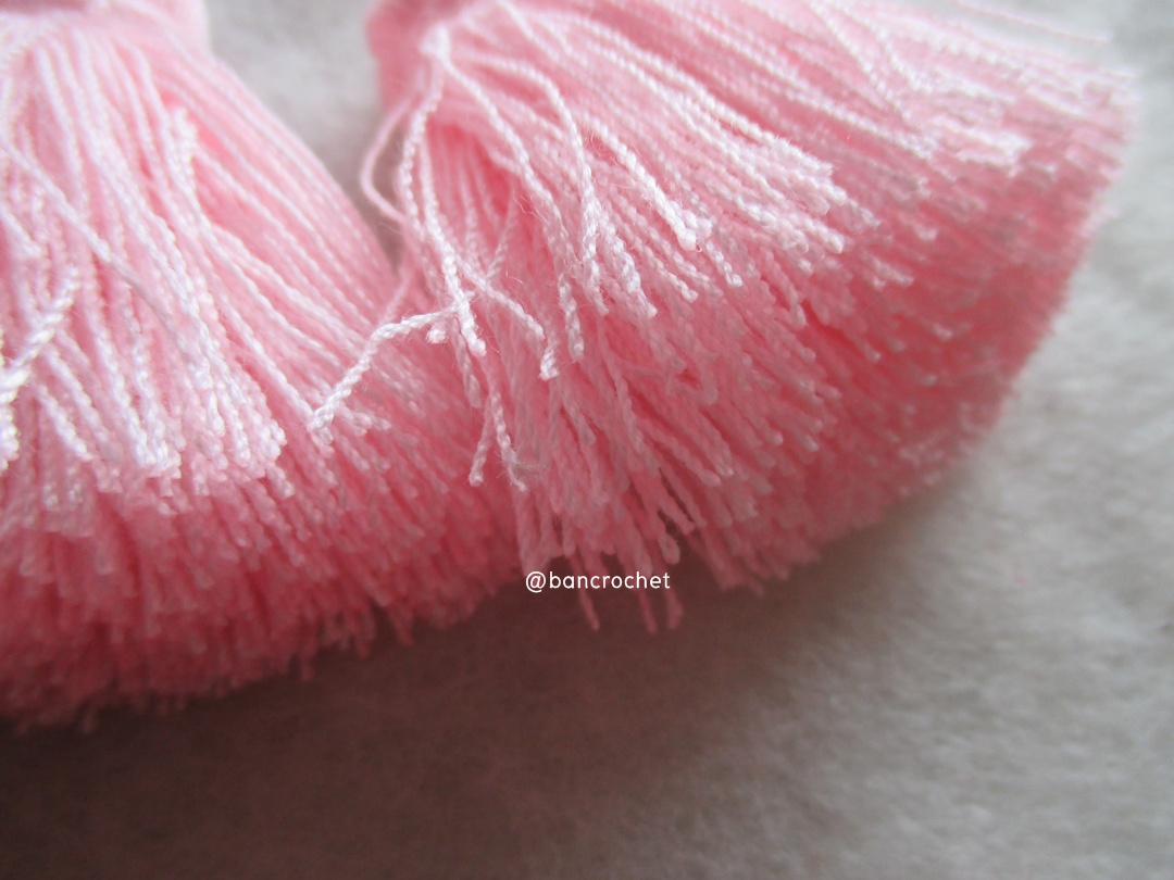 พู่แบบหนาฟู ขนาด 2 นิ้ว 4 ply tassel crochet acrylic yarn 4 ply ชมพูอ่อน 2 นิ้ว