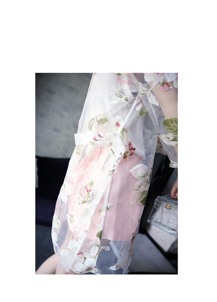 เสื้อคลุม ผ้าแก้ว พร้อมส่ง ลายดอกไม้หวานๆ แบบเก๋ไก๋ไม่เหมือนใคร