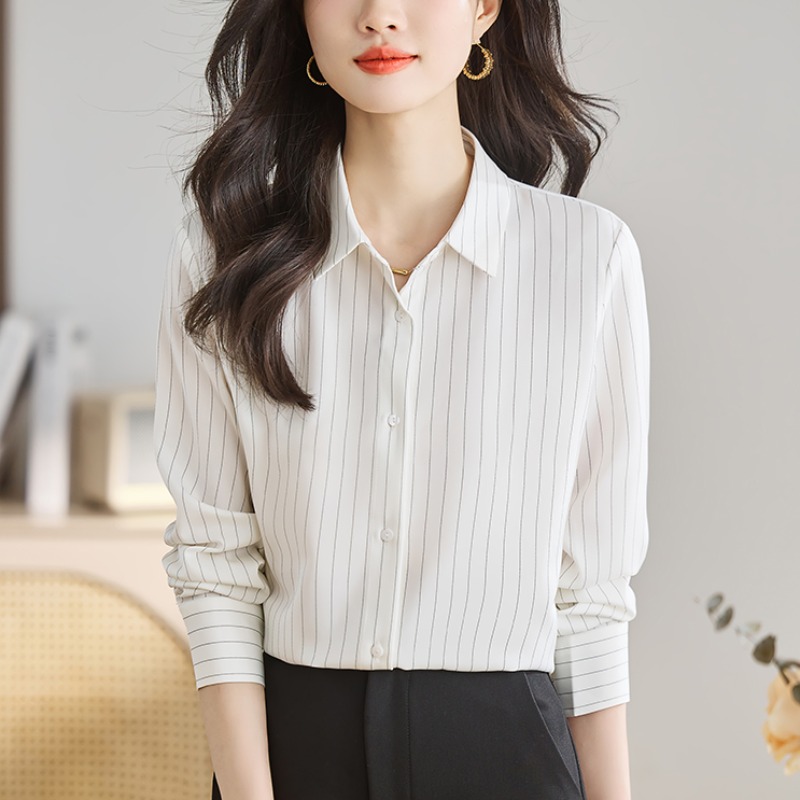 เสื้อเชิ้ตผู้หญิงแขนยาว เสื้อเชิ้ตผู้หญิงใส่ทํางาน 390 บาทต่อชิ้น ฟรีค่าจัดส่ง