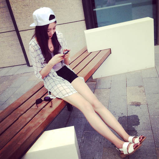 เสื้อแฟชั่น ชีฟอง ลายตาราง สีขาวลายดำ เหมาะกับวันสบายๆ ชิลๆ ขาว