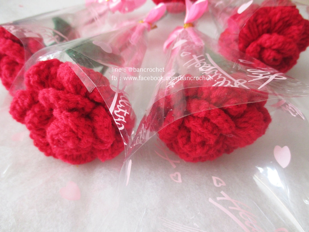 กุหลาบถักสีแดง Red crochet rose