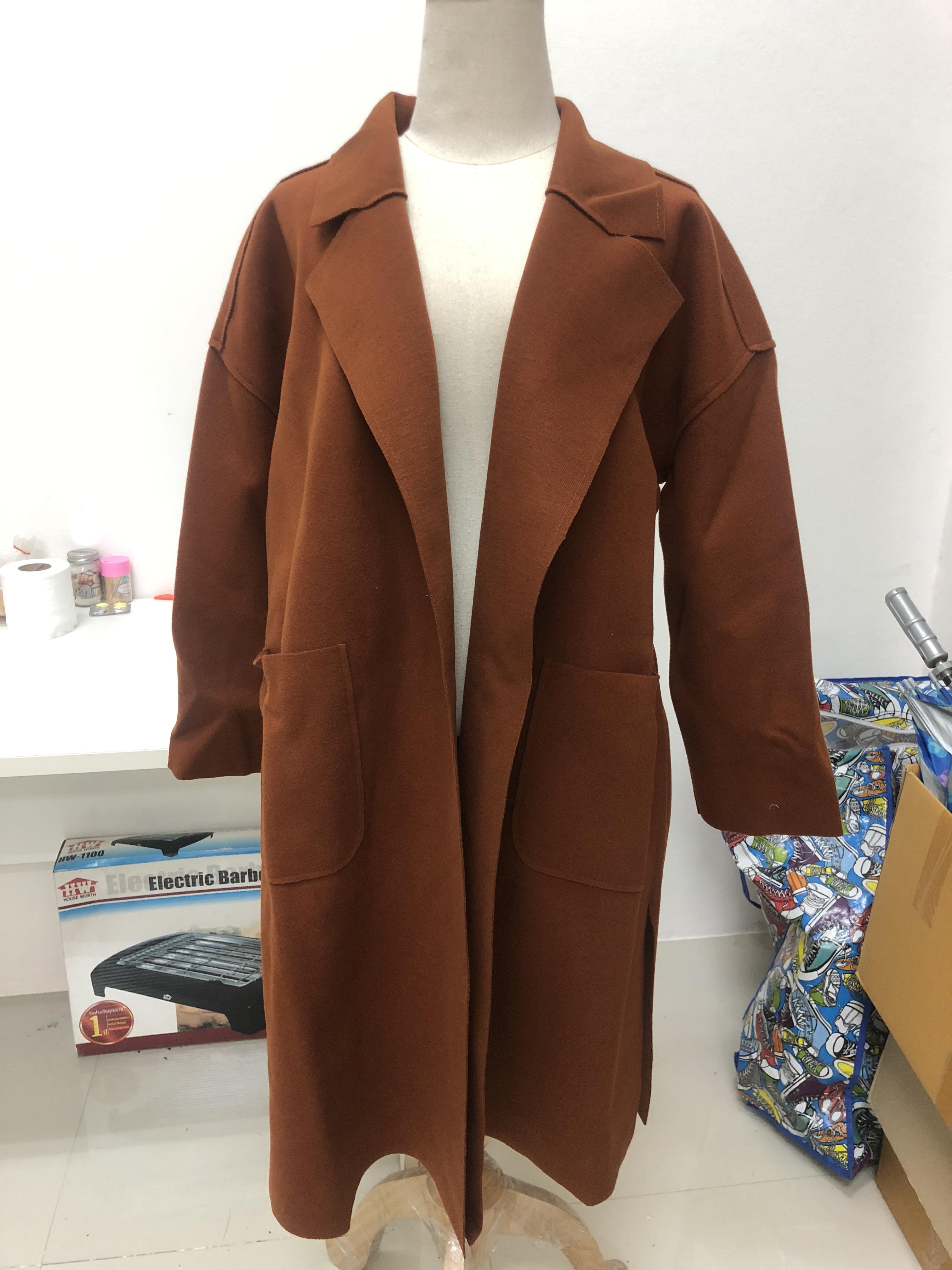 เสื้อโค้ทคลุม สไตล์เกาหลี ผ้าดีทิ้งตัวมีน้ำหนัก กันลมได้ดี เหมาะใส่ไปอากาศไม่หนาวมาก ใส่แล้วเกาหลีสุดๆไปเลย same pic