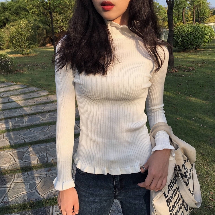 สีขาว : เสื้อไหมพรมคอเต่า ผ้านุ่ม แต่งช่วงปลายคอ แขน ชายเสื้อ ผ้าร่องมี texture ในตัว งานดี ยืดได้เยอะ