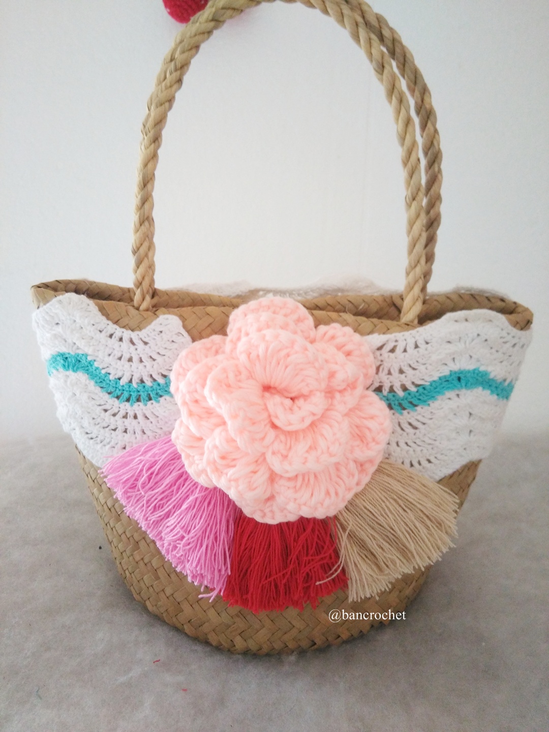 กระเป๋าสานกระจูดประดับดอกไม้ grajood basket weave bags ธรรมชาติ 7*10*7*12 นิ้ว