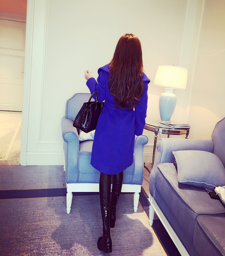 เสื้อโค้ทกันหนาว ทรงสวยสีน้ำเงิน ใส่เป็นเดรสได้ แบบผู้ดี ผ้าวูลผสมเนื้อหนานิ่ม บุซับในกันลม จะใส่เป็นเดรส หรือใส่เป็นเสื้อโค้ทปกติก็เก๋ค่า สีน้ำเงิน สีไม่จัดเท่าในรูป