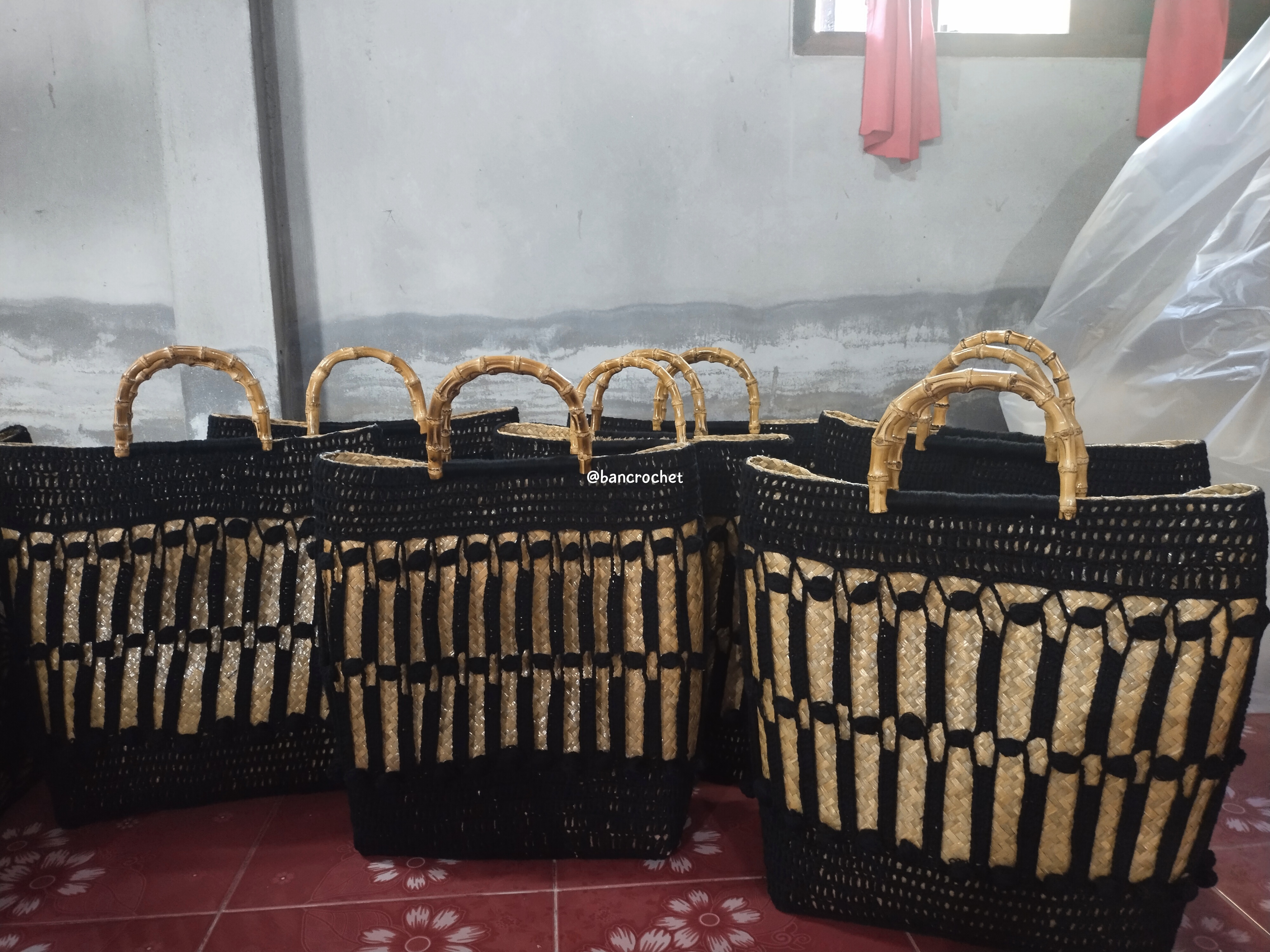 Bancrochet กระเป๋าถักโครเชต์ crochet bag หลากสี 30*40 ซม.