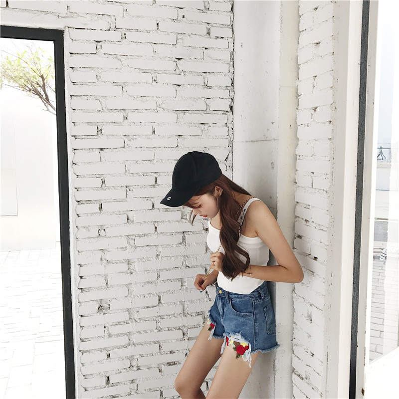 กางเกงยีนส์ขาสั้น แต่งชายกางเกงขาด+แต่งลายดอก เก๋ๆ พร้อมส่ง