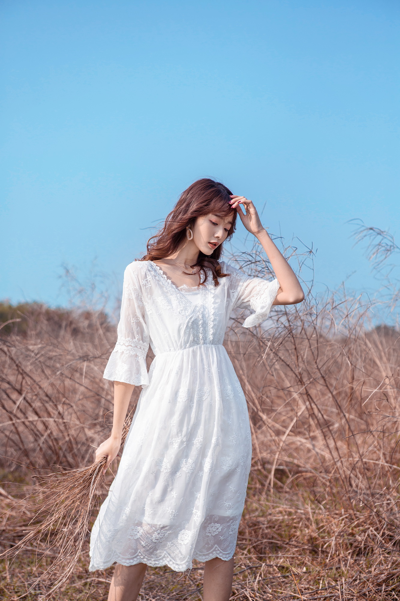 Dress4720 เดรสยาวชีฟองสีขาวปักลูกไม้ลายดอกทั้งตัว คอวีแต่งเชือกผูกไขว้ แขนยาวสี่ส่วนระบายแต่งลูกไม้ ซิปข้าง เอวสม็อคยางยืด ผ้าชีฟองเกรดพรีเมียมเนื้อดีนุ่มน่าใส่ มีซับในอย่างดี งานสวยหรูดีเทลดีงามดูสวยแพง ใส่เที่ยว/ใส่ออกงานได้