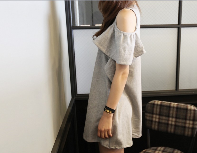 เสื้อแฟชั่นตัวยาว พร้อมส่ง สีขาว ผ้าฝ้าย เว้าไหล่น่ารักมาก ๆ white