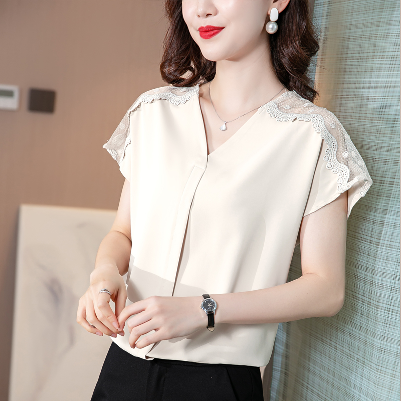 เสื้อเชิ้ตลายดอกผู้หญิง เสื้อเชิ้ตสาววัยผู้ใหญ่ ขายเสื้อผ้าแฟชั่นสุภาพสตรีวัยผู้ใหญ่