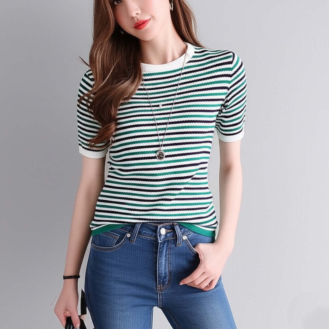 Blouse4037 เสื้อแฟชั่นนำเข้า เสื้อไหมพรมลายริ้วโทนสีขาวเขียว งานผ้าไหมพรมเนื้อดีนุ่มเนียนยืดขยายได้เยอะมาก ผ้ามีน้ำหนักทิ้งตัว ทรงปล่อยใส่สบาย งานสวยใส่ง่ายน่ารักมาก แมทช์กับอะไรก็เข้า