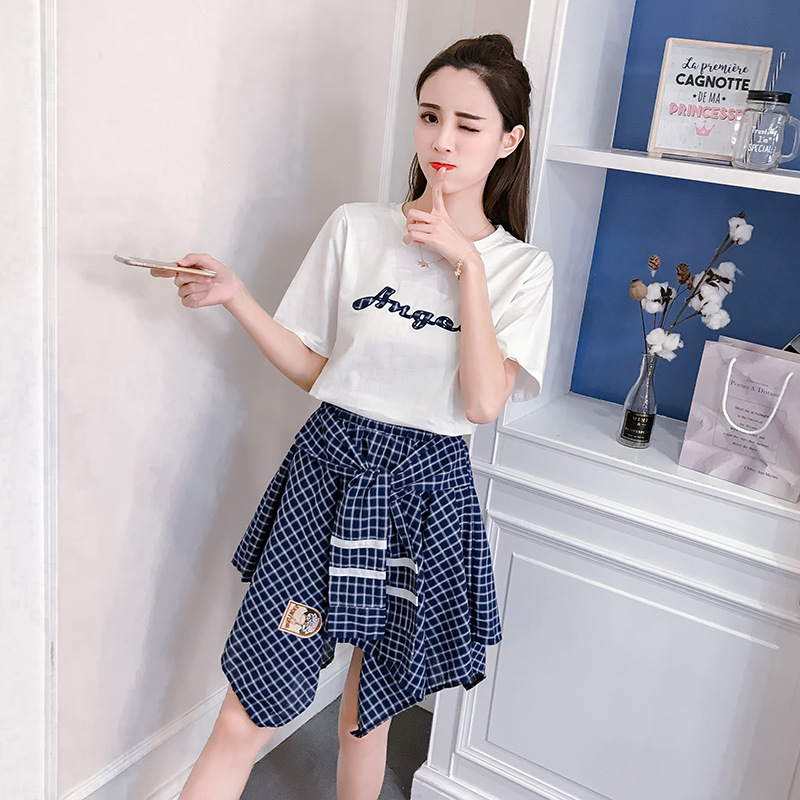 Set_bs1768 ชุดเซ็ท 2 ชิ้น(เสื้อ+กระโปรง) เสื้อยืดสีขาวเนื้อนุ่มปักลายตัวอักษร + กระโปรงลายสก็อตโทนสีน้ำเงินทรงเท่ๆ ปักอาร์ม งานเข้าเซ็ทดูมีดีเทลใส่แล้วน่ารักสุด แยกใส่กับตัวอื่นก็เก๋ไปอีกจ้า