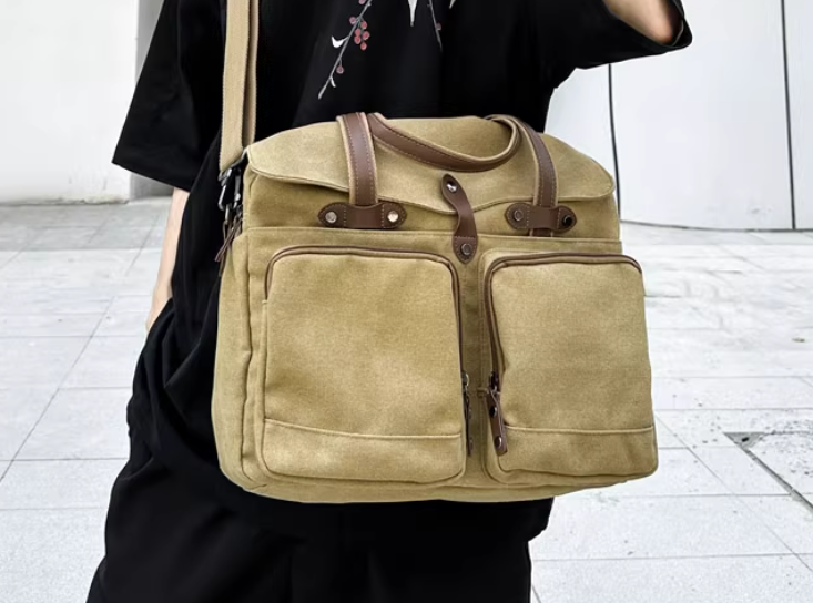 กระเป๋าสะพายผ้าแคนวาส ผู้ชาย แบบวัยรุ่น ดีไซน์เท่ มีสไตล์ มาพร้อมสายสะพาย และ หูหิ้ว ดีไซน์เก๋ 717836
