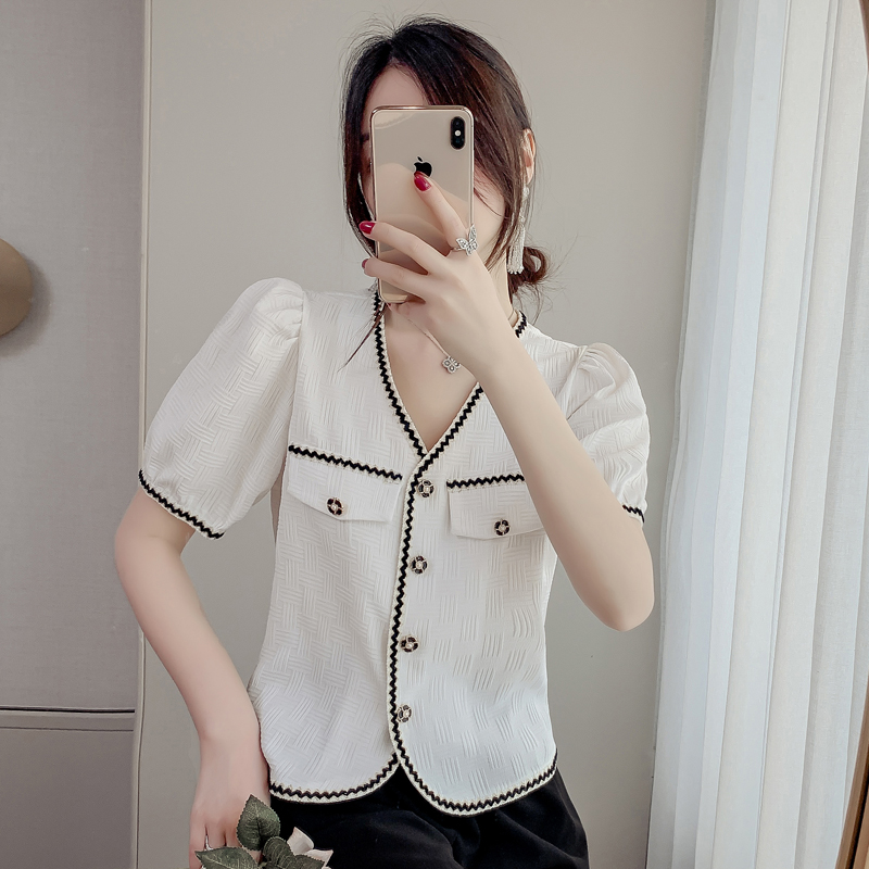 เสื้อเชิ้ตผู้หญิงแขนยาว เสื้อเชิ้ตผู้หญิงใส่ทํางาน 390 บาทต่อชิ้น ฟรีค่าจัดส่ง