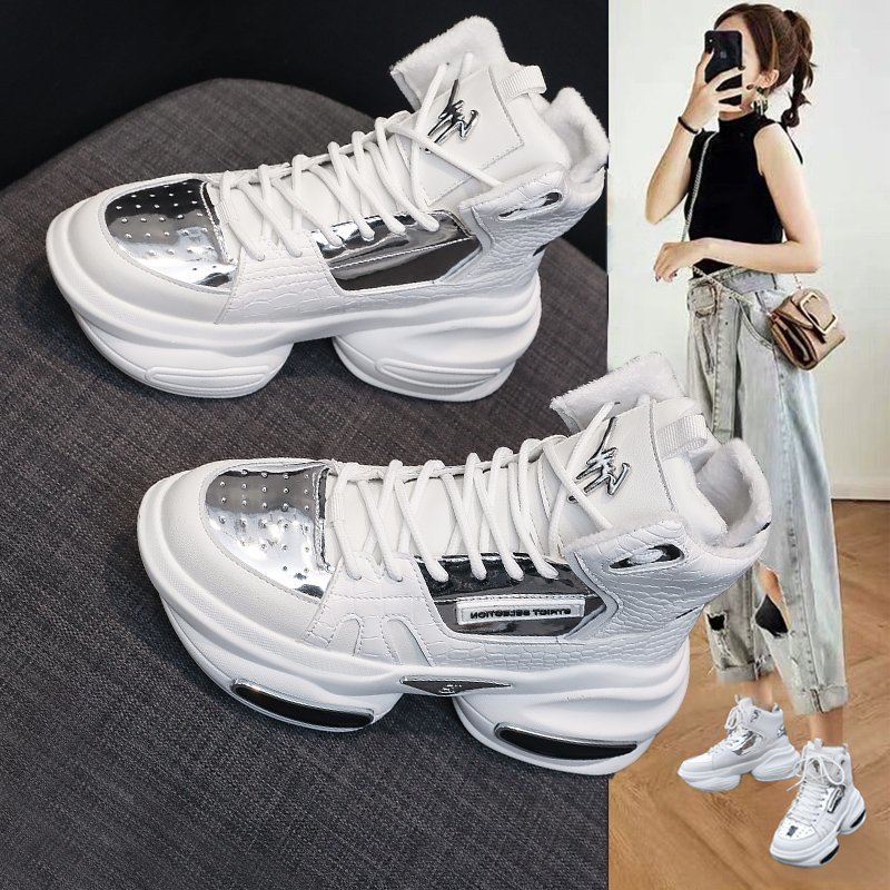 รองเท้าผ้าใบเสริมส้นสูง ไซต์35-39 สนใจทักแชท ฟรีค่าส่ง!