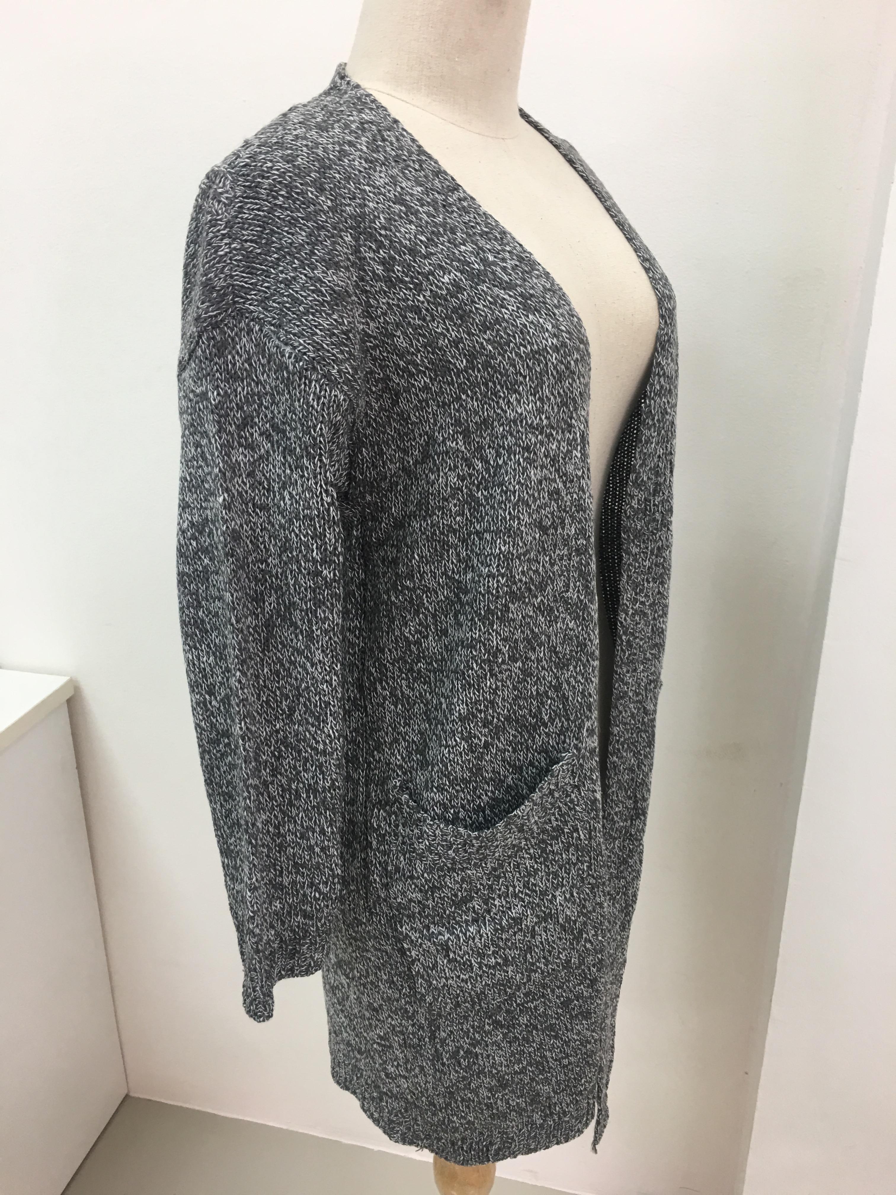 ยาว 32 นิ้ว : เสื้อคลุมไหมพรม กันหนาว แต่งลายถักเป็นช่องด้านหลัง พร้อมส่ง