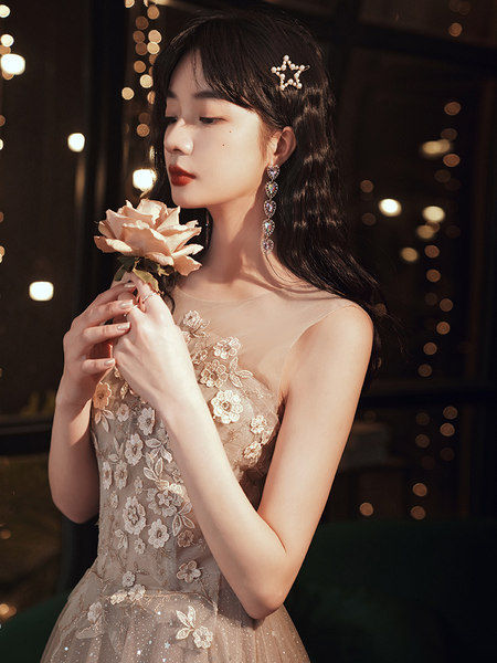ชุดราตรี ชุดราตรีสวยหรู แบบ ทันสมัย Evening dress