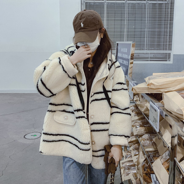 เสื้อโค้ท เสื้อโค้ทกันหนาว เสื้อโค้ทใส่เที่ยวต่างประเทศ ยี่ห้อ: Qianziqian