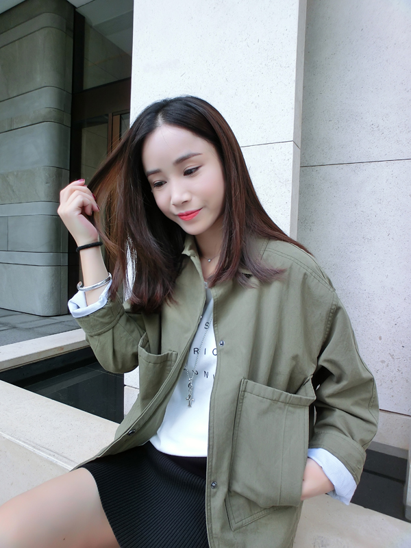 เสื้อคลุมสไตล์เกาหลี สีเขียวทหาร ทรงสวย ผ้าป่านบุซับในเนื้อนุ่ม ใส่คลุมกำลังดี เท่ๆ พร้อมส่งเลยจ้า สีเขียวทหาร