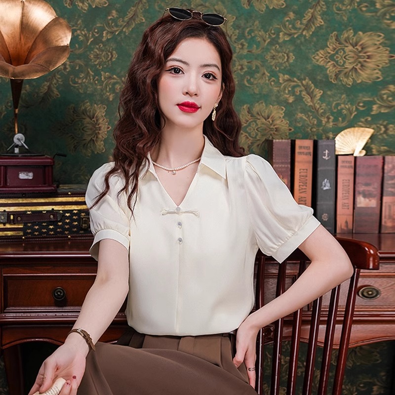 เสื้อเชิ้ตผู้หญิงใส่ทํางาน 390 บาทต่อชิ้น ฟรีค่าจัดส่ง