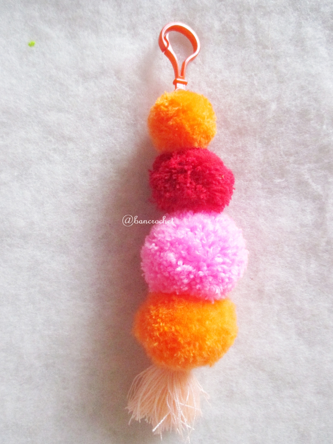 พวงกุญแจปอมปอม pompoms crochet keychain