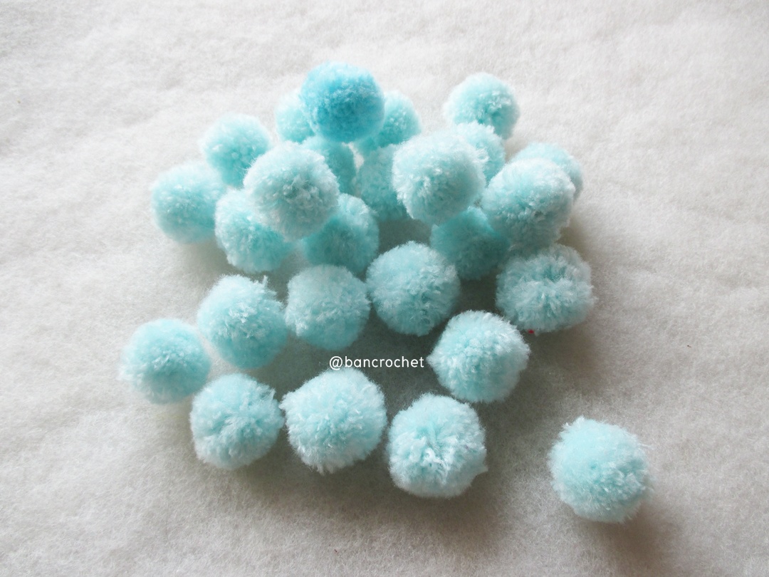 ปอมปอมไหมพรม ขนาด 2.5-3 ซม pom poms crochet ฟ้าอ่อน 2.5-3 ซม.