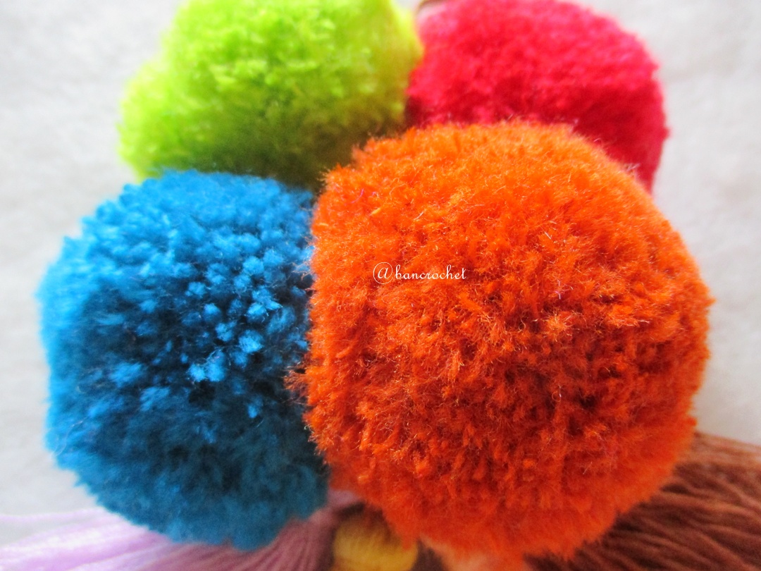พู่+ปอมปอมแขวนกระเป๋าถักโครเชต์ pompom