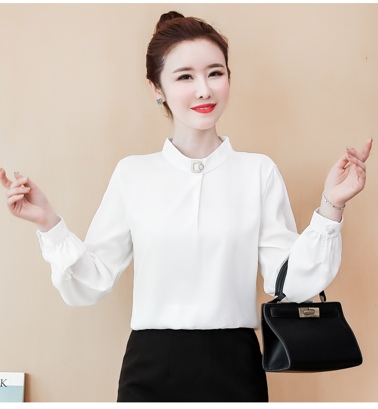 Blouse3985 เสื้อแขนยาวกระดุมข้อมือ ทรงคอปืนแต่งอะไหล่สวยหรู ผ้าชีฟองเกรดพรีเมียมเนื้อดีมีน้ำหนักทิ้งตัวผ้านุ่มใส่สบายไม่ยับง่าย งานดีผ้าดีเหมือนราคาหลักพัน แมทช์กับกระโปรงหรือกางเกงก็เข้า ใส่ทำงานได้ มี 2 สี ฟ้า, ขาว