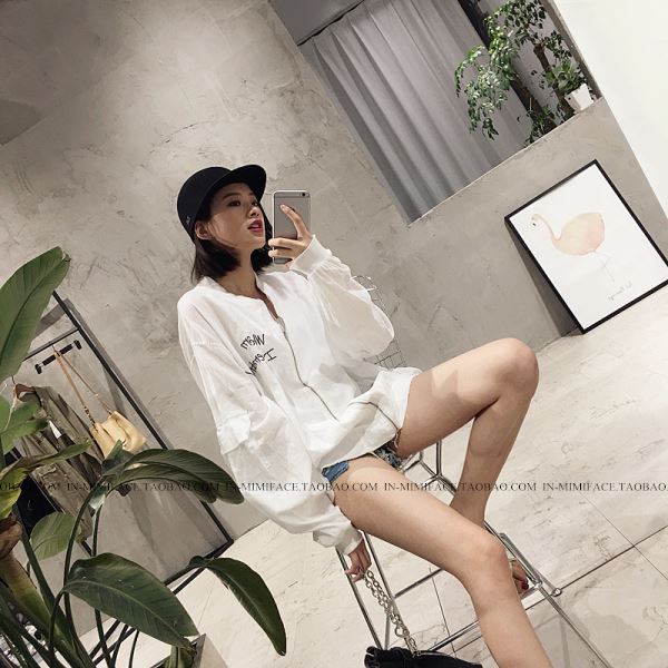 เสื้อคลุมสไตล์เกาหลี ตัวโคล่ง ผ้าทิ้งตัว แต่งลายปัก พร้อมส่ง