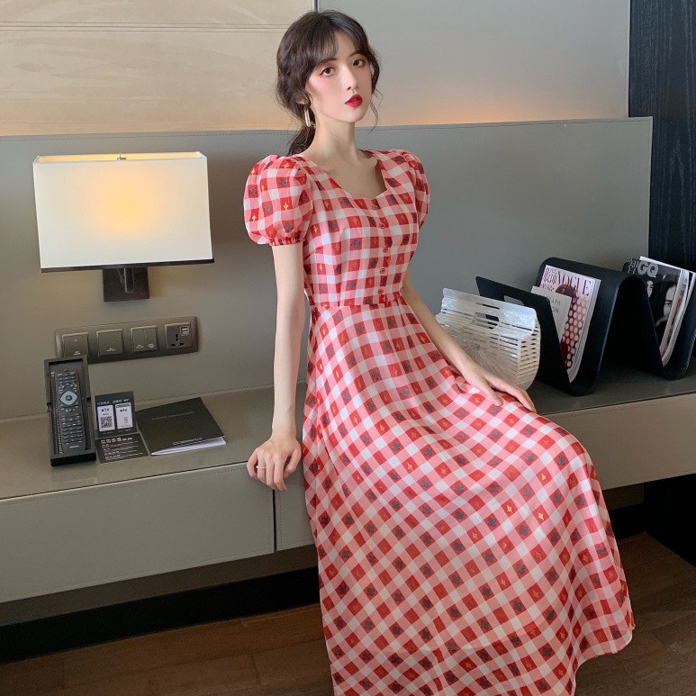 Dress4662 Maxi Dress แม็กซี่เดรสยาวลายตารางสีขาวแดงอกแต่งกระดุมหลอก ซิปข้าง มีซับในอย่างดีทั้งชุด ผ้าชีฟองวิ้งเนื้อดีมีน้ำหนักทิ้งตัว งานดีทรงสวยผ้าเกรดพรีเมียม ชุดเดียวสวยจบ ทรงนี้มีติดตู้ไว้ใส่ได้เรื่อยๆ