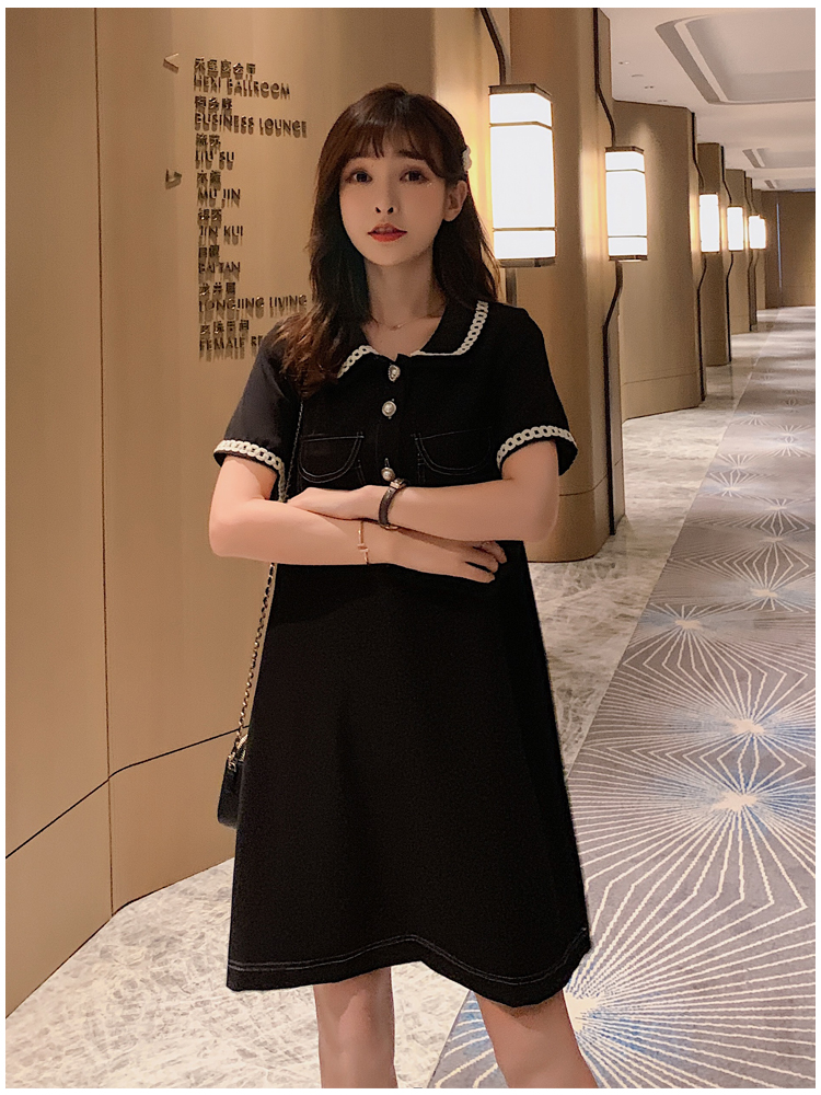 Dress4563 เดรสคอปกกระดุมหน้าสีพื้น ดีเทลแต่งแถบลูกไม้ปกและปลายแขน กระเป๋าอก ผ้าโพลีเนื้อดีใส่สบาย ผ้ามีน้ำหนักทิ้งตัว งานสวยใส่ง่าย ทรงนี้น่ารักมีติดตู้ไว้ใส่ได้เรื่อยๆ มี 2 สี ฟ้า, ดำ