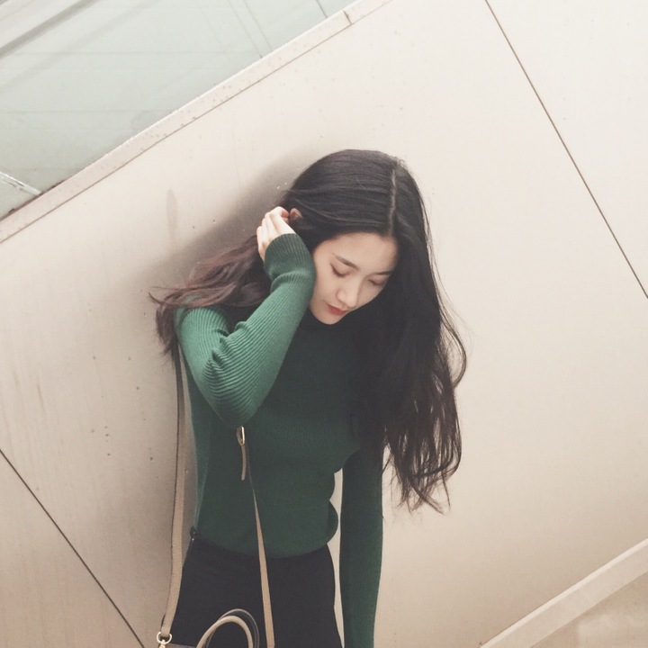 สีเขียว : เสื้อสเวตเตอร์ ไหมพรมคอตั้ง ลายทางในตัว ผ้ายืดได้เยอะ