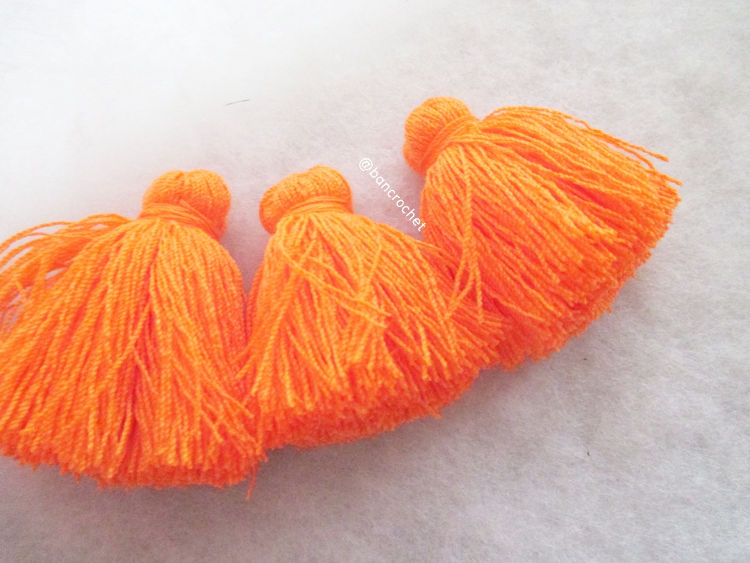 พู่แบบหนาฟู ขนาด 2 นิ้ว 4 ply tassel crochet acrylic yarn 4 ply ส้ม 2 นิ้ว