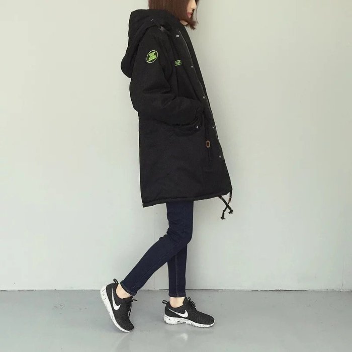 เสื้อคลุมกันหนาวฮู้ดดี้ ทรงโคล่ง สีดำ เท่ๆ ผ้าไม่หนามาก กันหนาวกันลม ซับในขนแมวนุ่มๆ พร้อมส่งจ้า ดำ