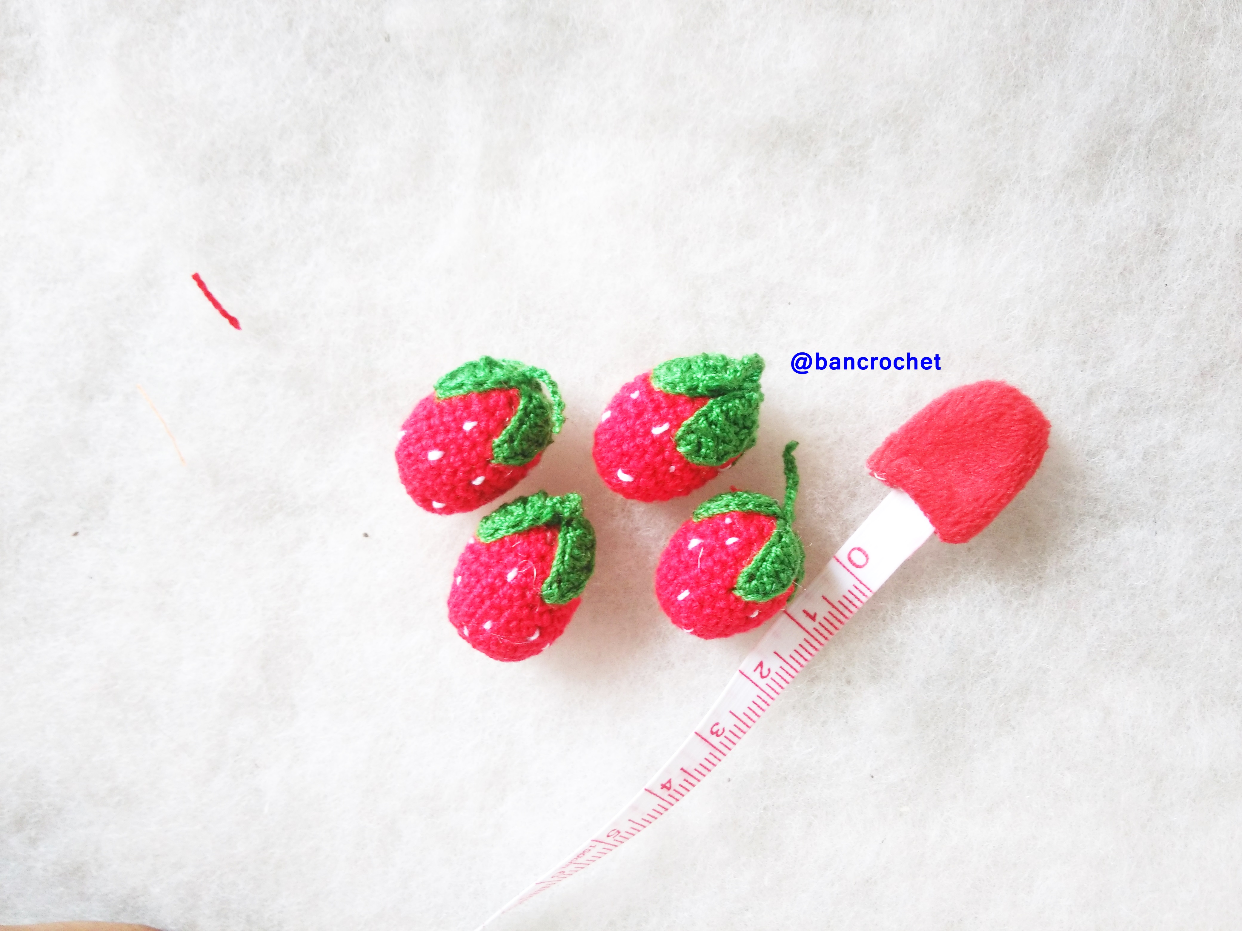 Bancrochet สตรอเบอรี่ถักโครเชต์ crochet strawberry แดง 2 cm