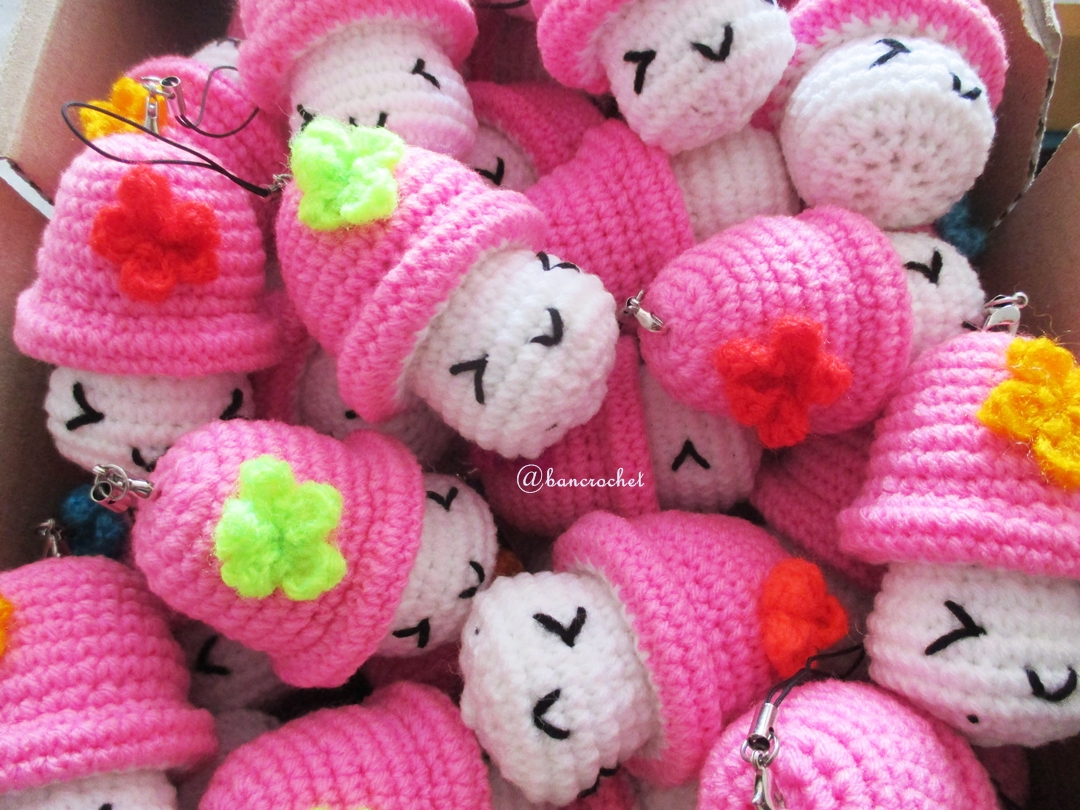 พวงกุญแจเห็ดถัก สีชมพู