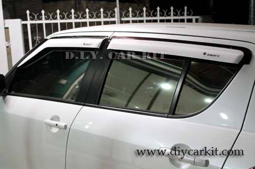 กันสาดประตูสีขาวรถยนต์ Swift