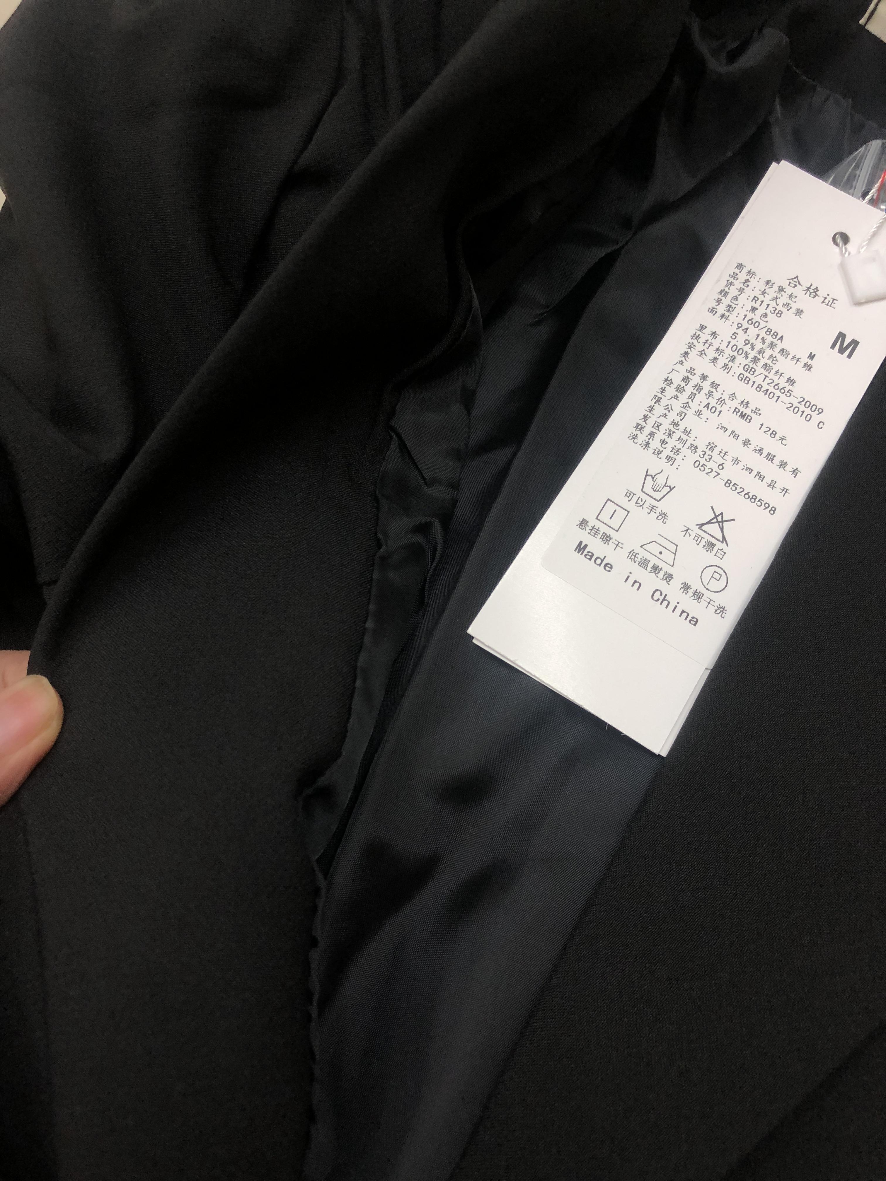 สูท สีดำ ทรงสวย แต่งชายเอวระบายเป็นชั้น เพิ่มความหวาน ดูมีเอว พร้อมส่ง Black