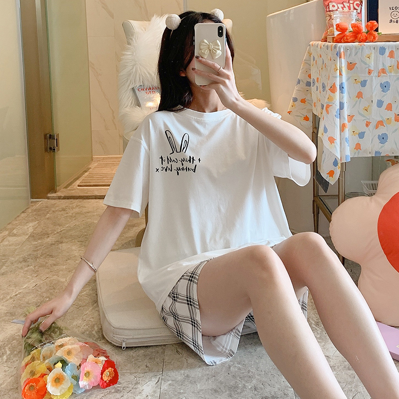 ชุดนอนผู้หญิง