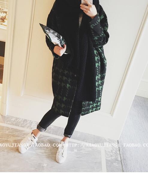 เสื้อโค้ทกันหนาว สไตล์เกาหลี ตัวโคล่ง สีเขียวดำ ลายเก๋ๆ ผ้าวูลเนื้อละเอียด อยู่ทรง ไม่หนามากงานดี บุซับในกันลม พร้อมส่งเลยจ้า same pic
