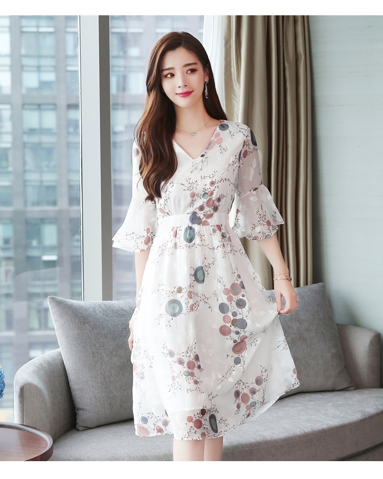 Dress4396 เดรสยาวลายดอกไม้พื้นสีขาว แขนสามส่วนระบาย ซิปข้างใส่ง่าย มีซับในอย่างดีทั้งชุด ทรงคอวีใส่แล้วดูเพรียว