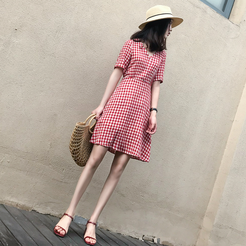Dress4549 เดรสลายสก็อตคอวีกระดุมหน้าแกะได้ ซิปหลังใส่ง่าย มีผ้าผูกเอว ผ้าคอตตอนลินินเนื้อดีใส่สบาย งานดีทรงดี ทรงนี้น่ารักใส่ได้เรื่อยๆ ใส่ทำงาน/ใส่เที่ยว ชุดเดียวจบ มี 2 สี เหลือง, แดง