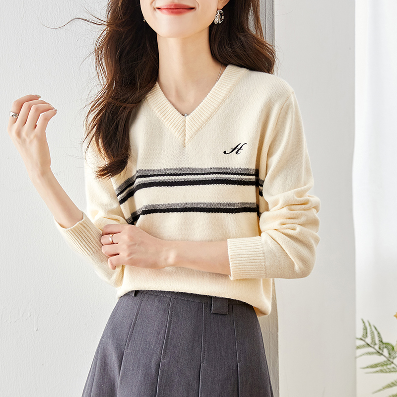 เสื้อเชิ้ตผู้หญิงแขนยาว เสื้อเชิ้ตผู้หญิงใส่ทํางาน 390 บาทต่อชิ้น ฟรีค่าจัดส่ง