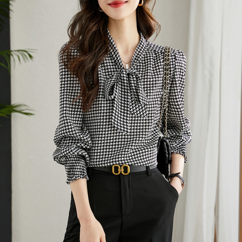 เสื้อเชิ้ตผู้หญิงแขนยาว เสื้อเชิ้ตผู้หญิงใส่ทํางาน 390 บาทต่อชิ้น ฟรีค่าจัดส่ง