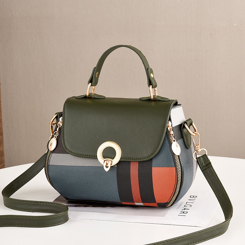 กระเป๋าสะพายข้างผู้หญิง กระเป๋าแฟชั่น By AKAF