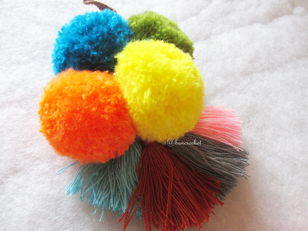 พู่+ปอมปอมแขวนกระเป๋าถักโครเชต์ pompom