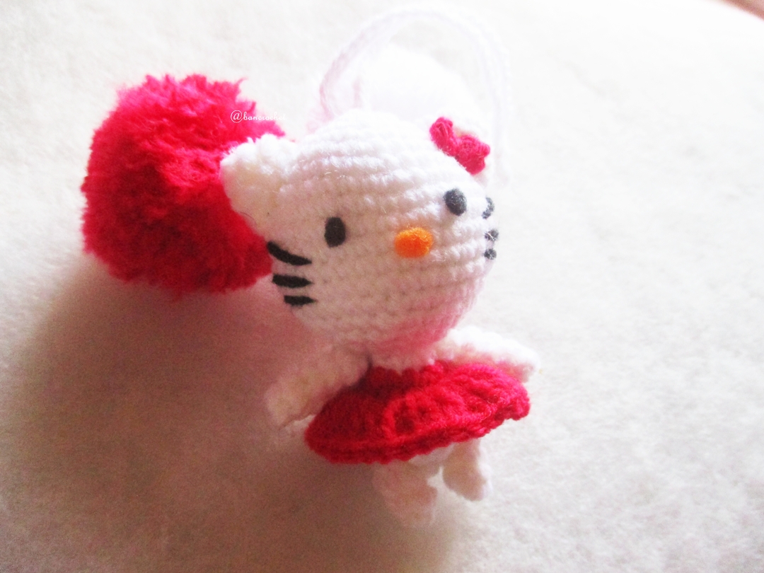 ที่ห้อยกระเป๋า พวงกุญแจตุ๊กตาคิตตี้ ปอมปอม dolls pom pom amigurumi crochet keychain