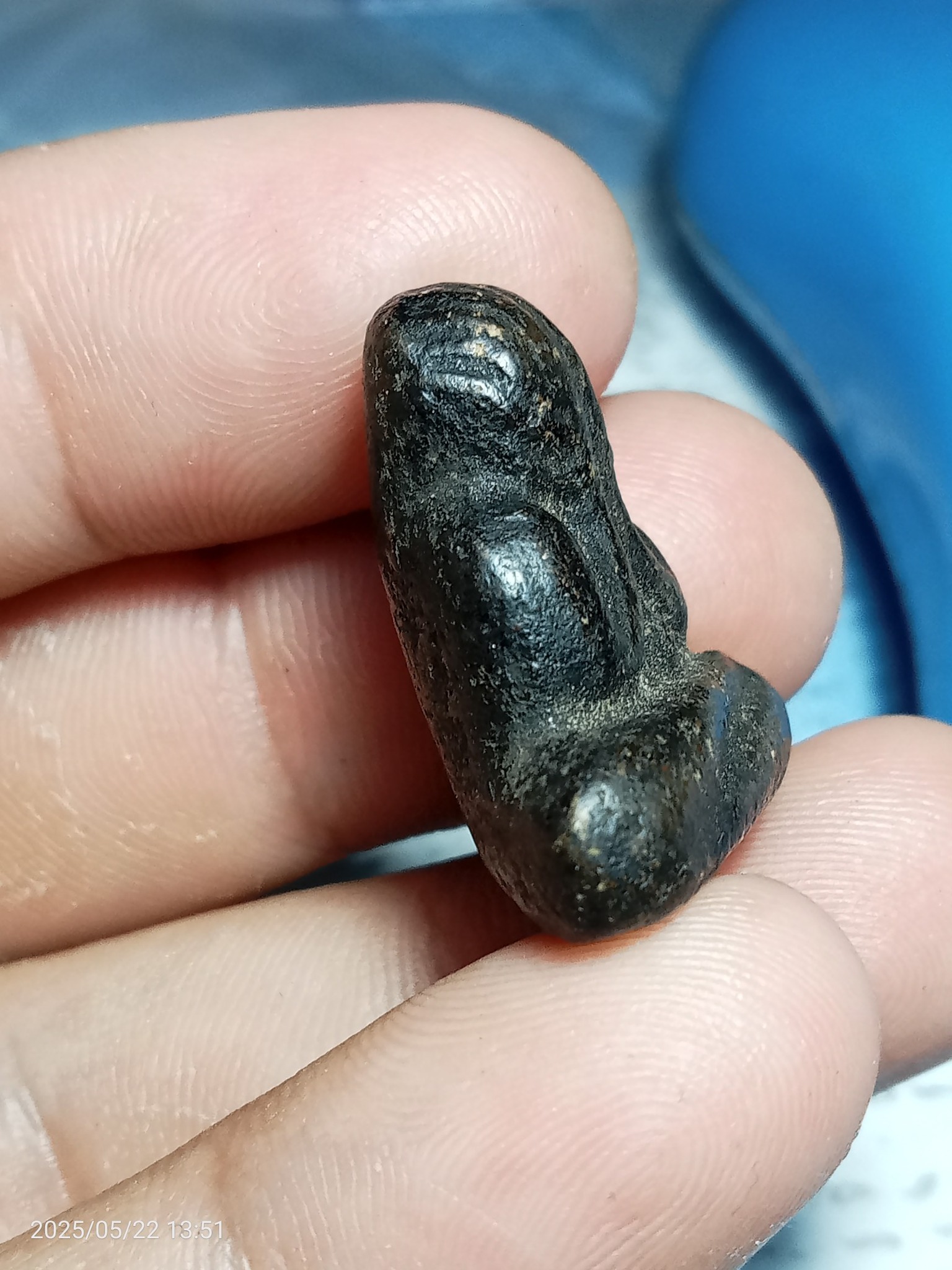 พระปิดตาเนื้อคลุกรัก